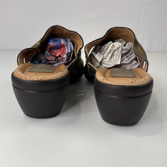 Clark’s Artisan Bronze Wedge Sandals size 9 - Picture 5 of 12